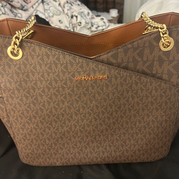 Micheal Kors Bags - Picture 3 of 4